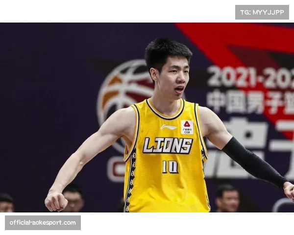 【2026年4月CBA联赛·赛中·特写特写:朱俊龙血染赛场,简单包扎后重新登场命中底角三分